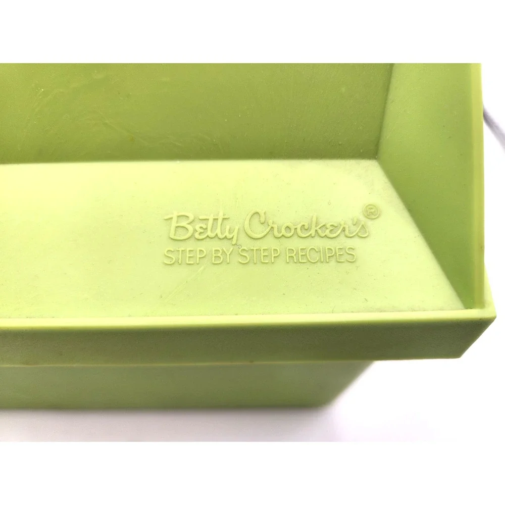 Betty Crocker Step by Step 1970s Avocado Green Recipe Card Library Box  complete